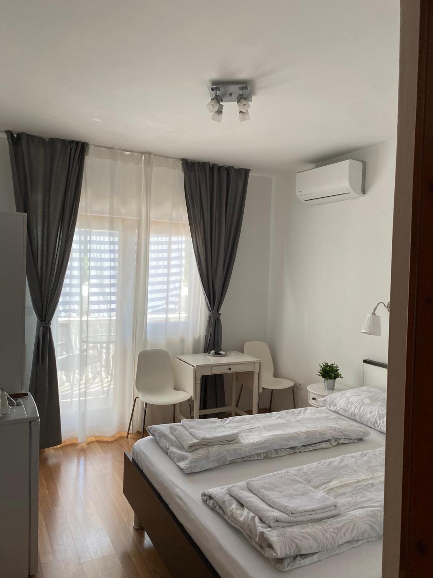 רובנסקה Apartments Irina מראה חיצוני תמונה